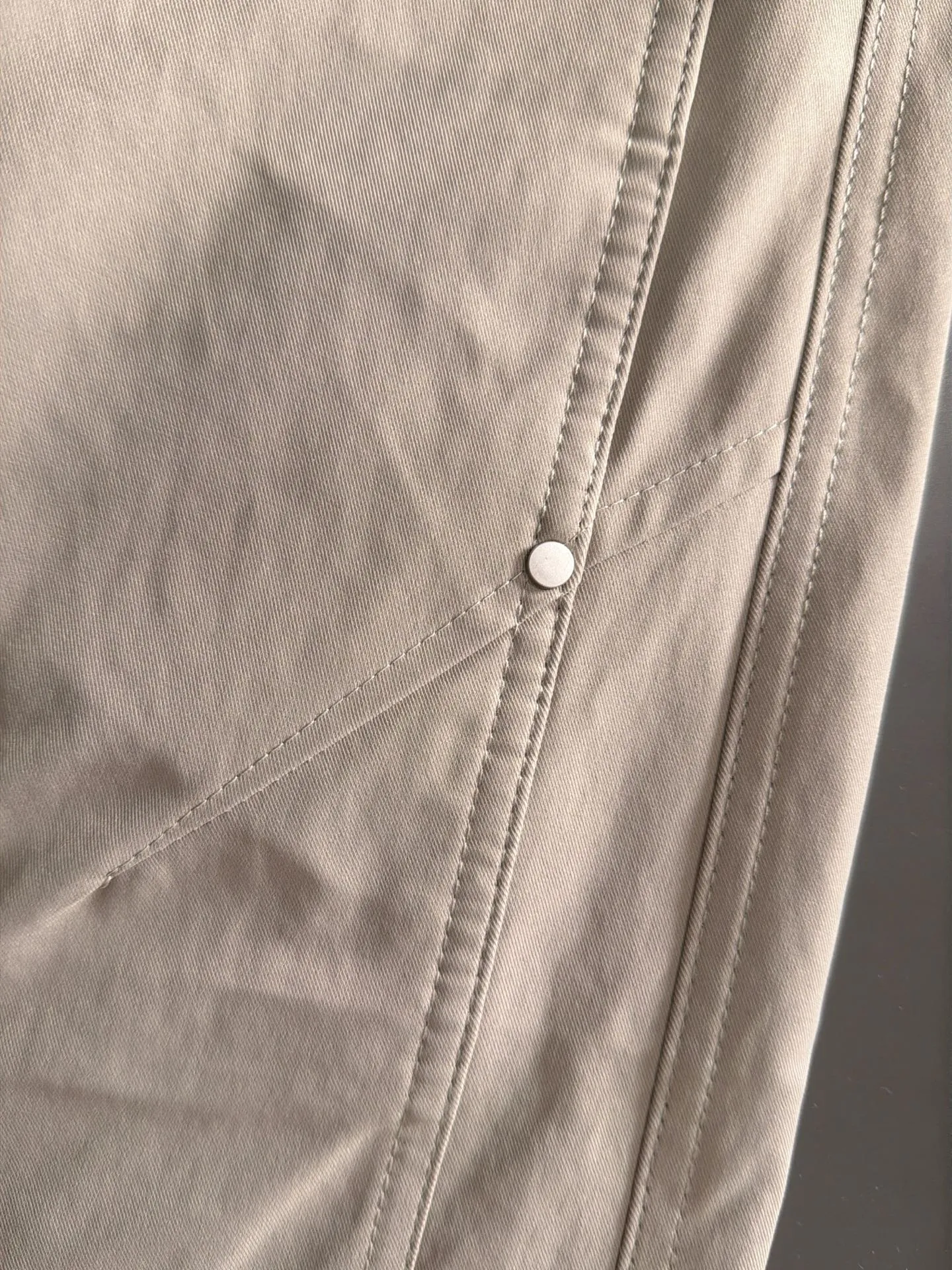 Next day shipment LP high quality Loro Piana 26ss autumn and winter new high-quality trousers Compare real-life details at will A perfect choice for autumn and winter. A must-have item. Sizes: M to 3XL (please state your height and weight when placing an order)
